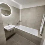 Ba With Free Garage Parking And Garden Appartamento