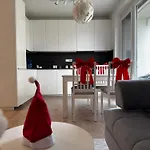 Apartment Ba With Free Garage Parking And Garden *