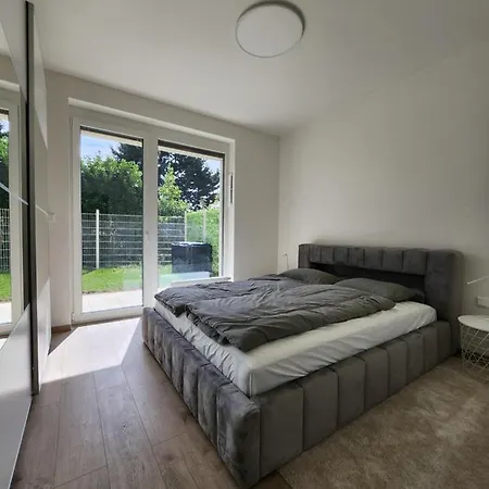 Ba With Free Garage Parking, Huge Outside Area Apartment Bratislava