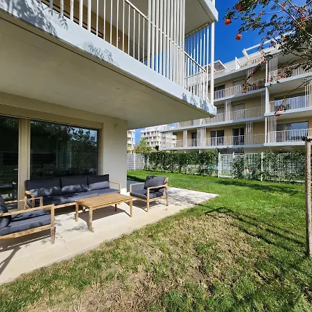 Ba With Free Garage Parking, Huge Outside Area Apartment