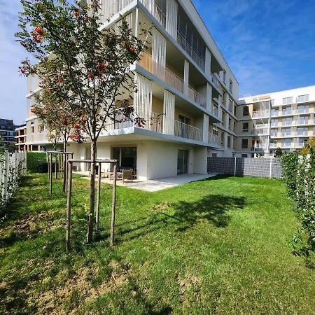 Ba With Free Garage Parking And Garden Lägenhet