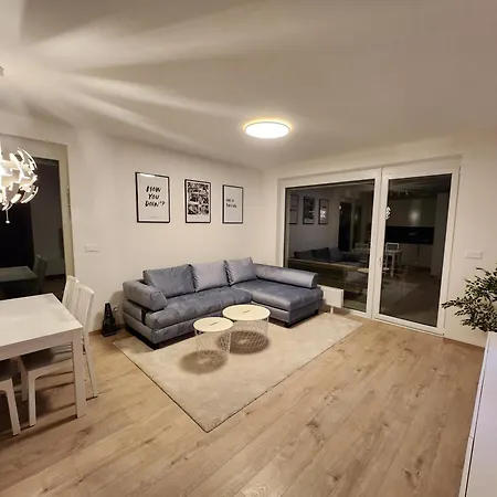 Ba With Free Garage Parking, Huge Outside Area Apartment *