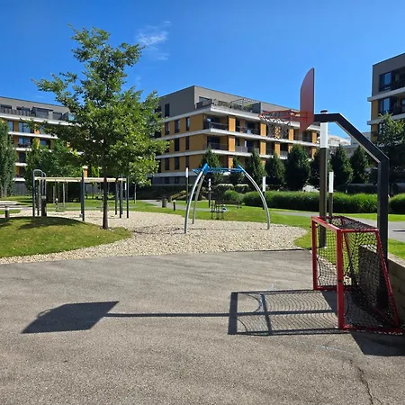 Ba With Free Garage Parking And Garden * Bratislava