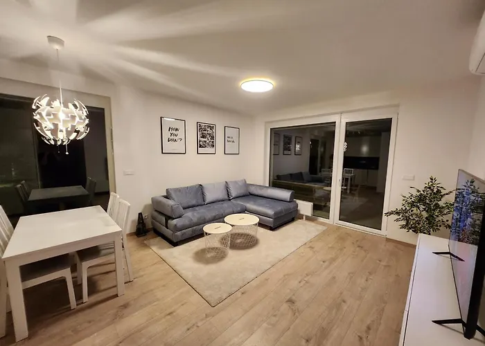 Ba With Free Garage Parking And Garden Apartmán *