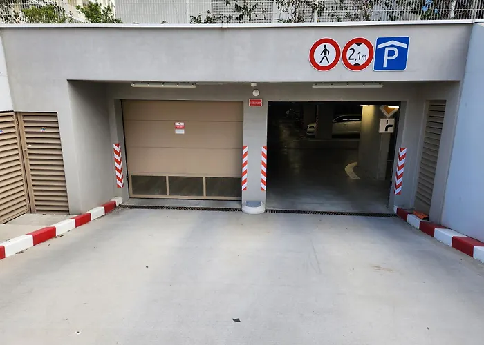 Apartmán Ba With Free Garage Parking And Garden