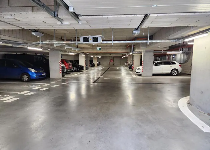 Апартаменти Ba With Free Garage Parking And Garden