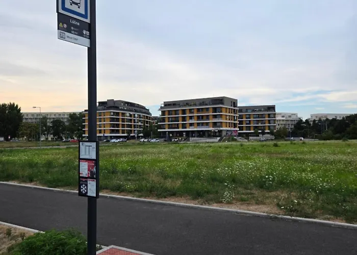 Ba With Free Garage Parking And Garden Apartmán