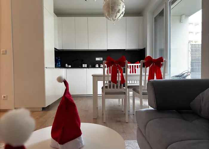 Апартаменти Ba With Free Garage Parking And Garden *