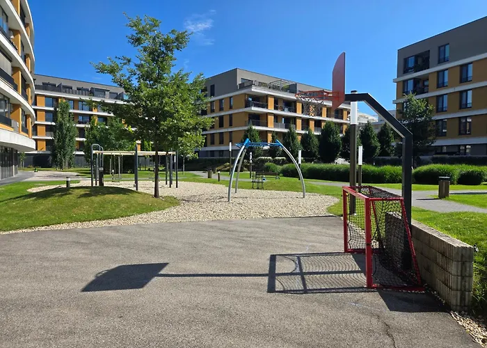 Ba With Free Garage Parking And Garden * Братислава