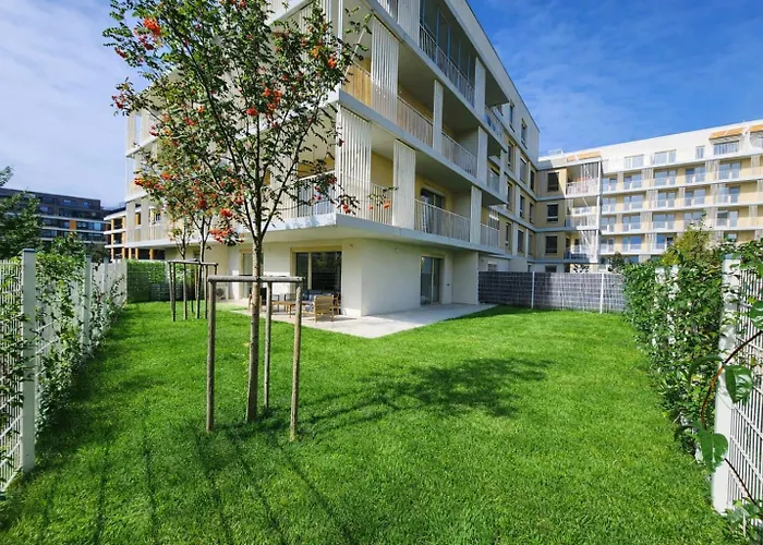 Ba With Free Garage Parking And Garden Апартаменти