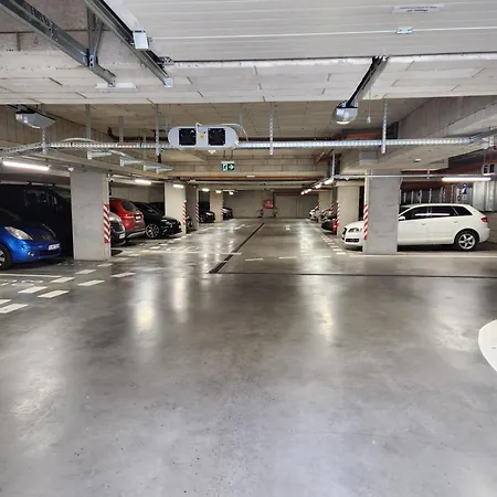 Lejlighed Ba With Free Garage Parking And Garden