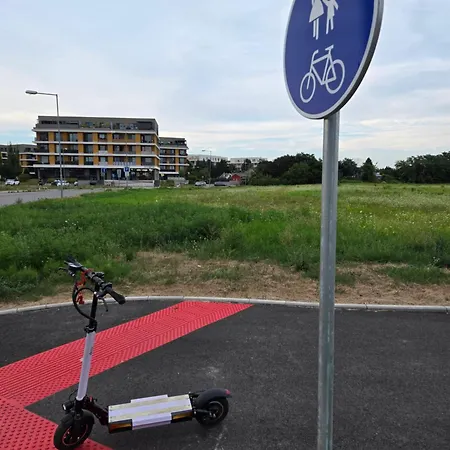 Lejlighed Ba With Free Garage Parking And Garden