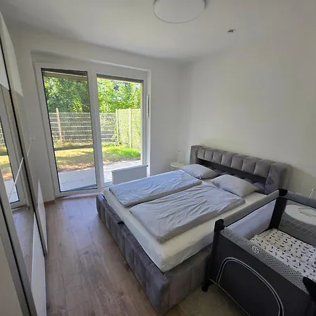 Lejlighed Ba With Free Garage Parking And Garden *