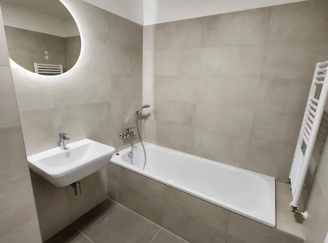 Ba With Free Garage Parking And Garden Apartament