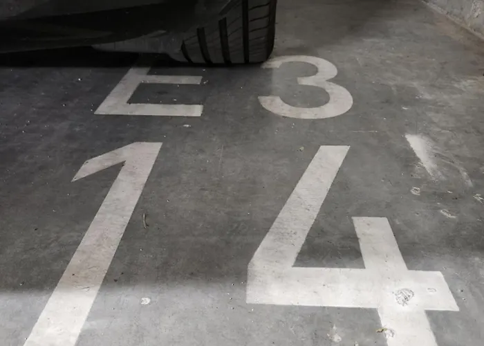 Ba With Free Garage Parking And Garden *