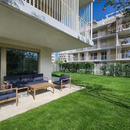 Ba With Free Garage Parking And Garden شقة براتسيلافا