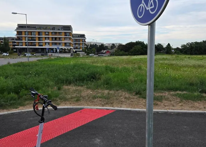 아파트 Ba With Free Garage Parking And Garden